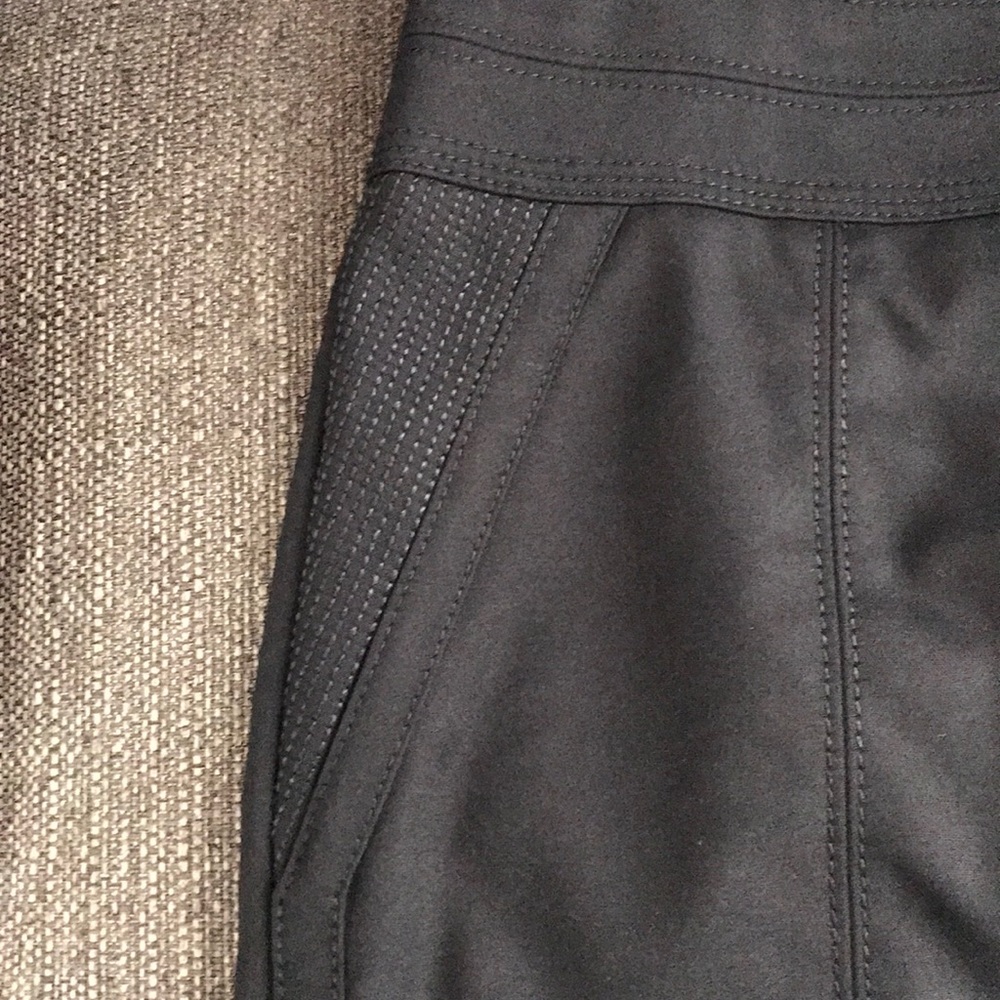 WHBM Fitted Black Skirt Size 4 - Picture 3 of 9